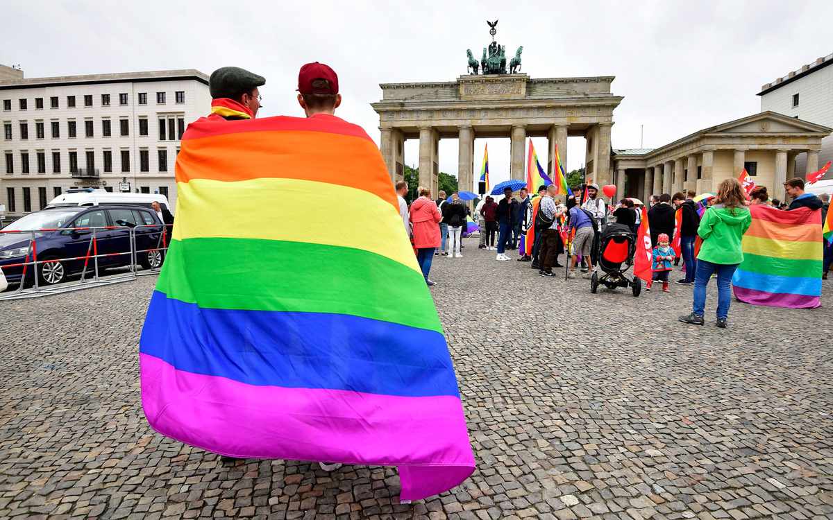 Gay couple at Brandenburg Gate, Berlin