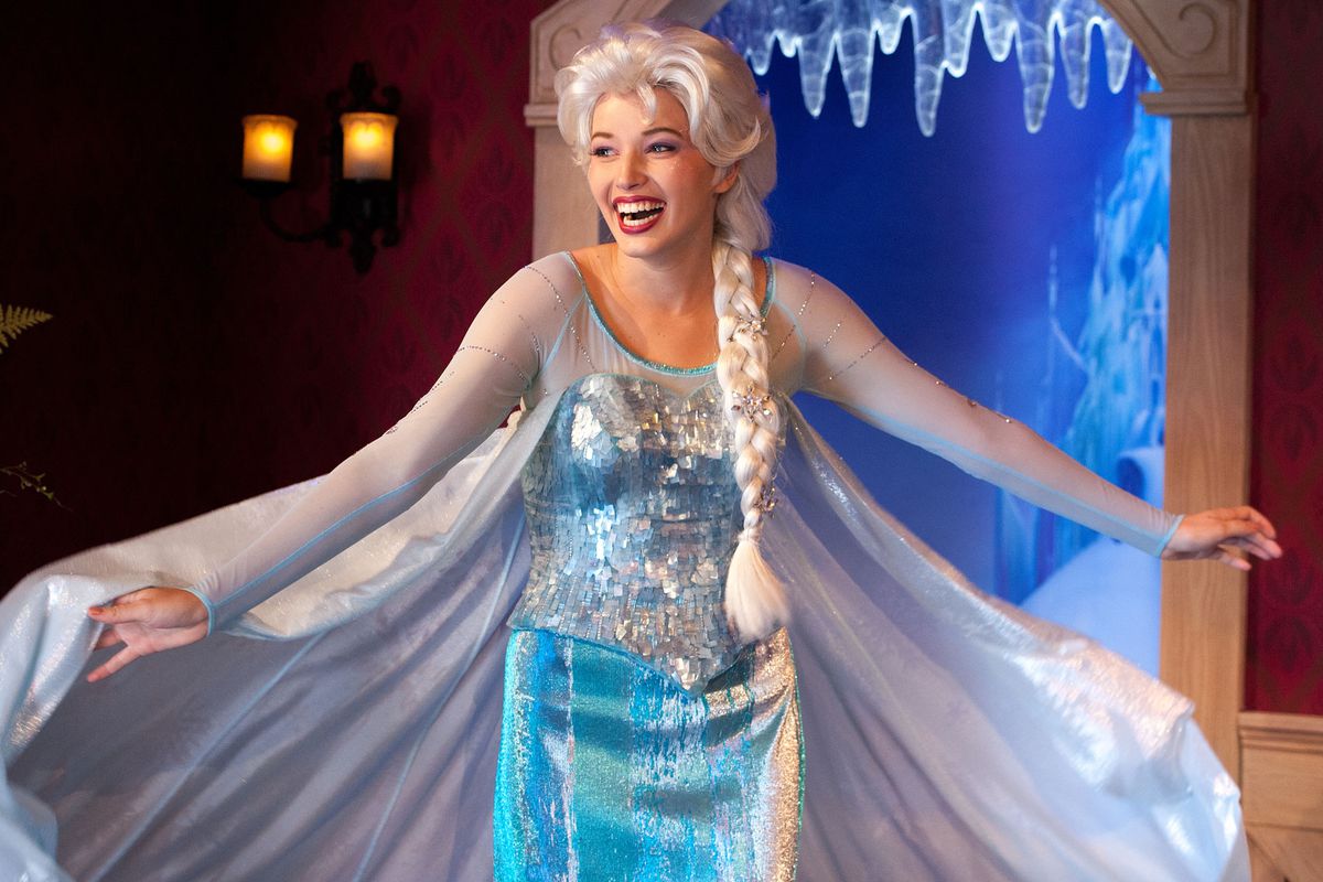 Elsa performer