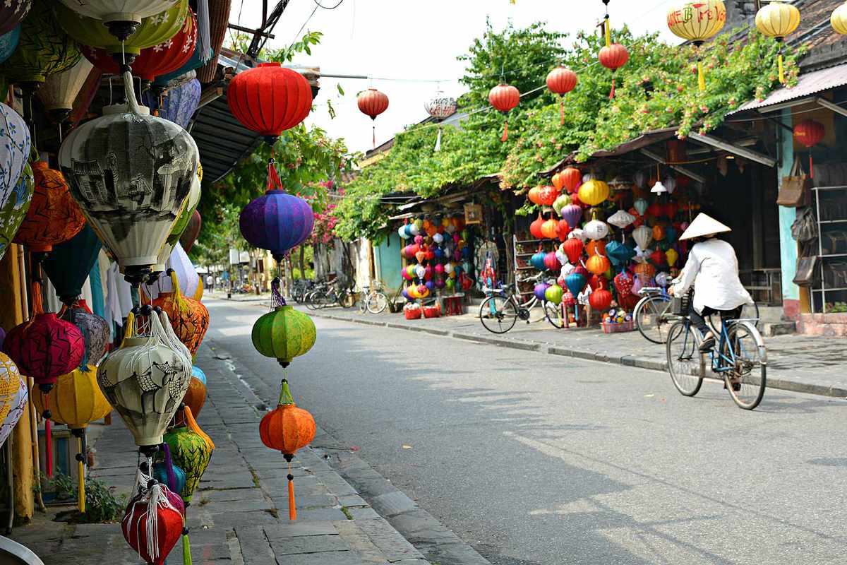 street scene in Hội An, Vietnam