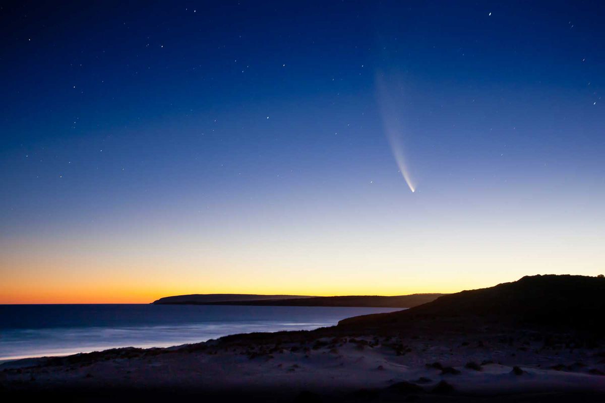 McNaughts Comet over Sleaford Bay, Eyre Peninsula, South Australia in 2007.
