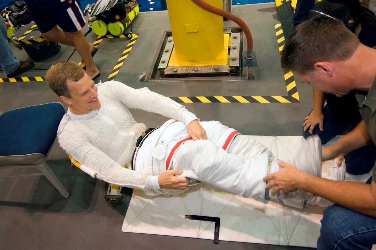 NASA Astronaut Scott Parazynski prepares for travel in Space