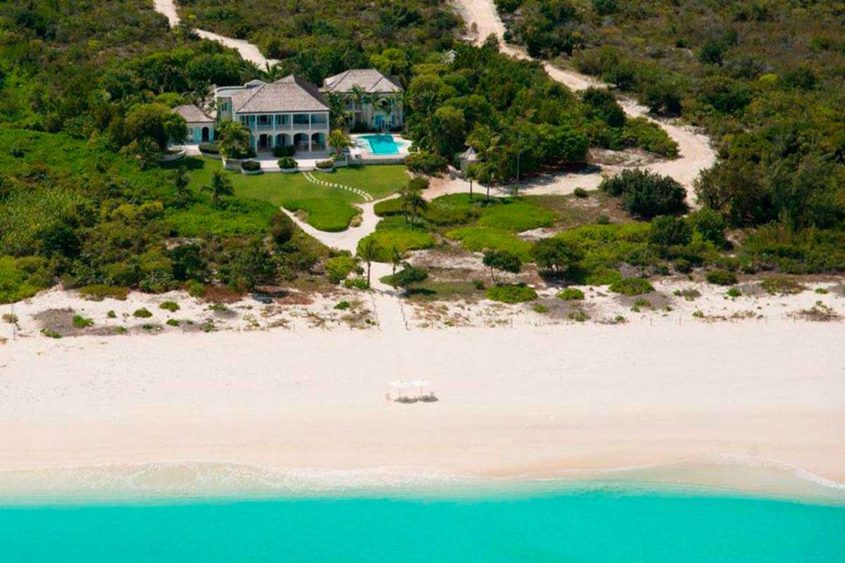 Private villa and beach in Turks and Caicos at Grace Bay