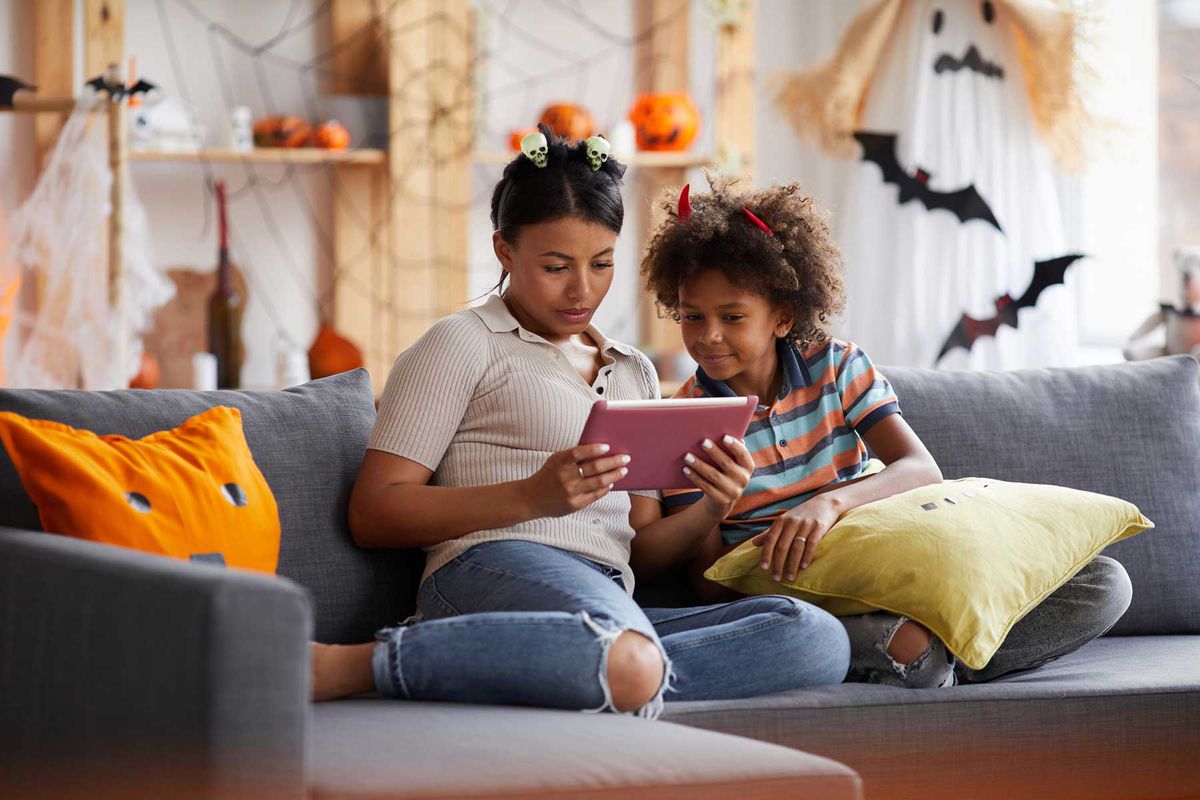 Mother and child spend Halloween at home with virtual experience