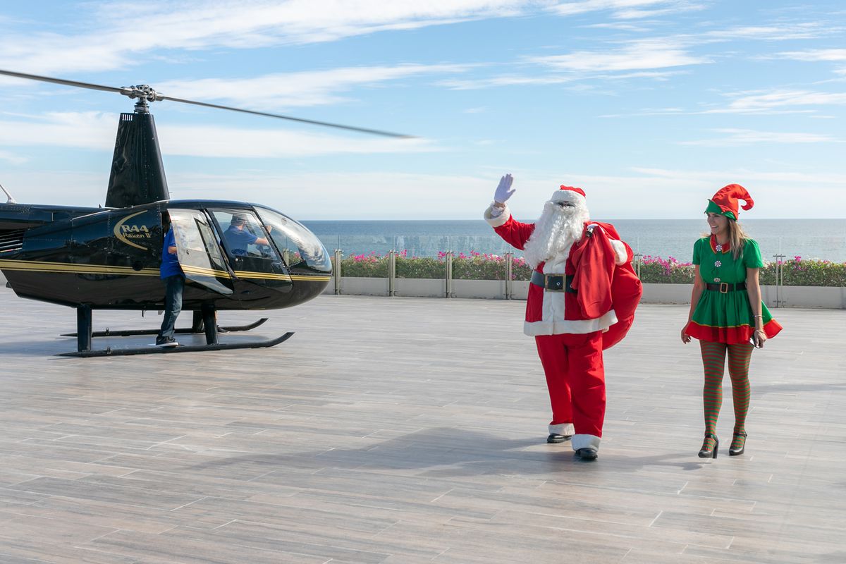 Santa arrives with elf via helicopter at Grand Velas Los Cabo