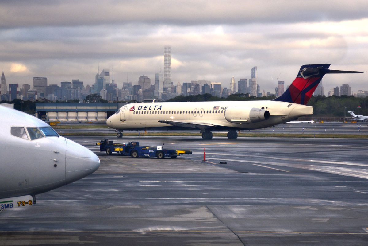 Delta plane at LaGuardia Airport