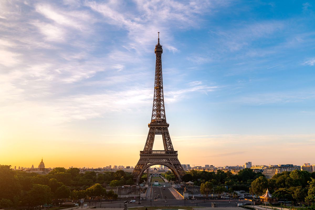 panoramic view on the Eiffel tower at sunrise
