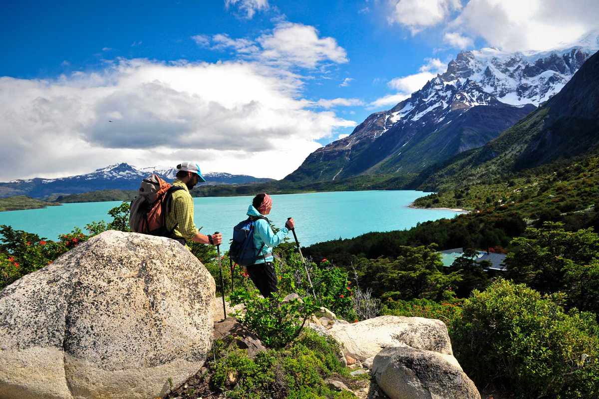 Hikers arriving at the Cuernos Sector in Patagonia