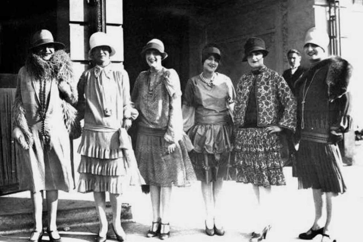 Female guests of Hotel Figueroa in 1920s or 1930s