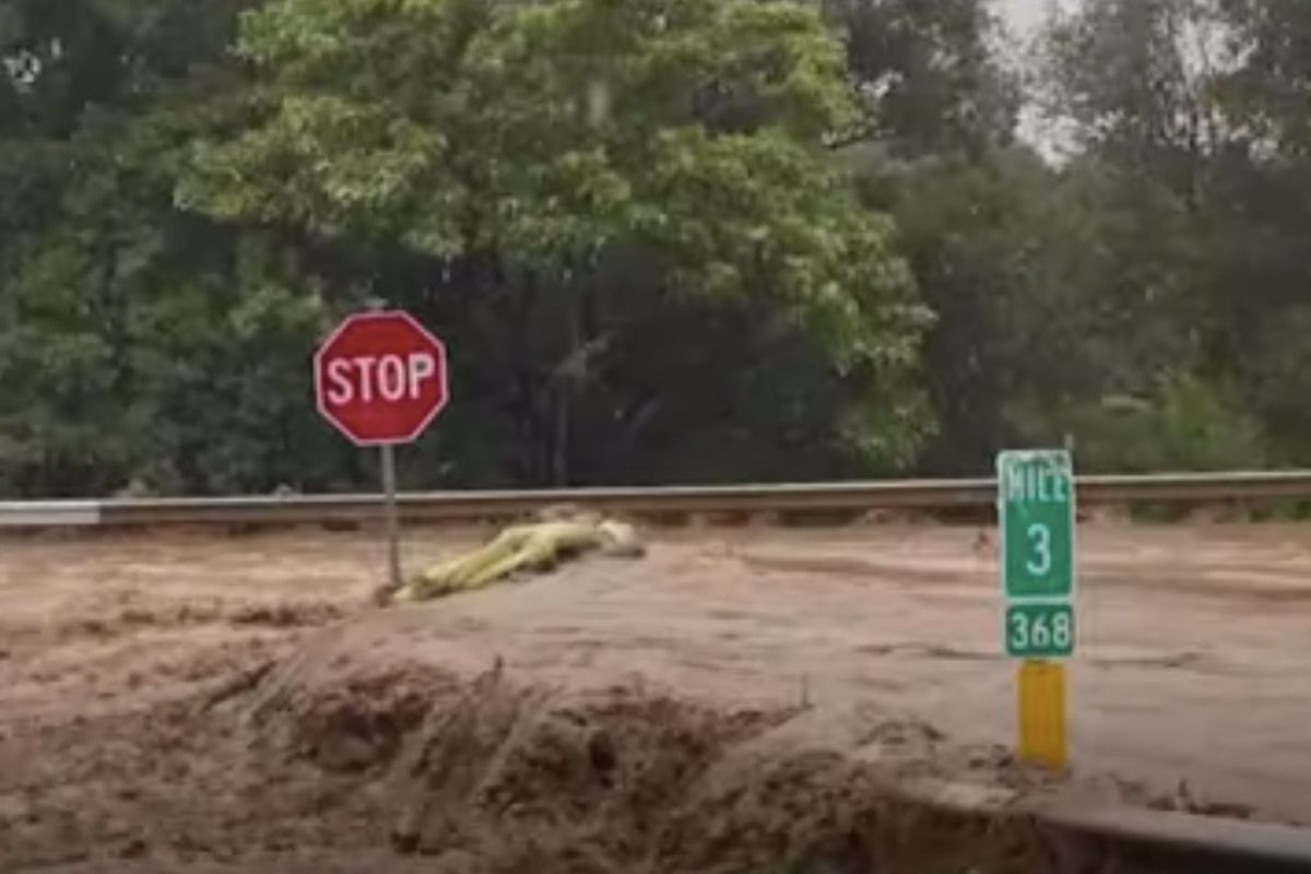 Heavy rains, flooding force evacuations in Hawaii