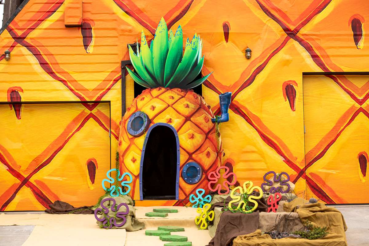 Spongebob's Pineapple-themed Vrbo rental