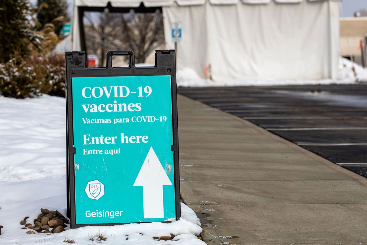 direction sign outside of a COVID-19 vaccination site