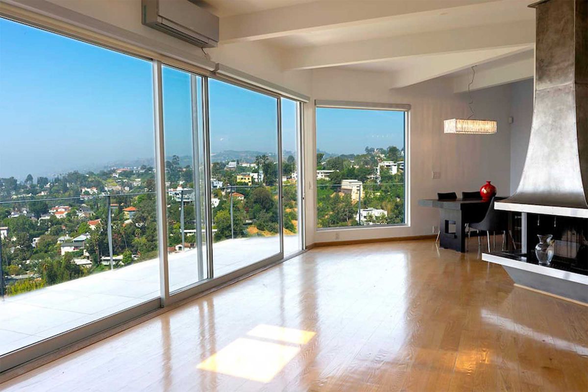 Modern home overlooking Los Angeles