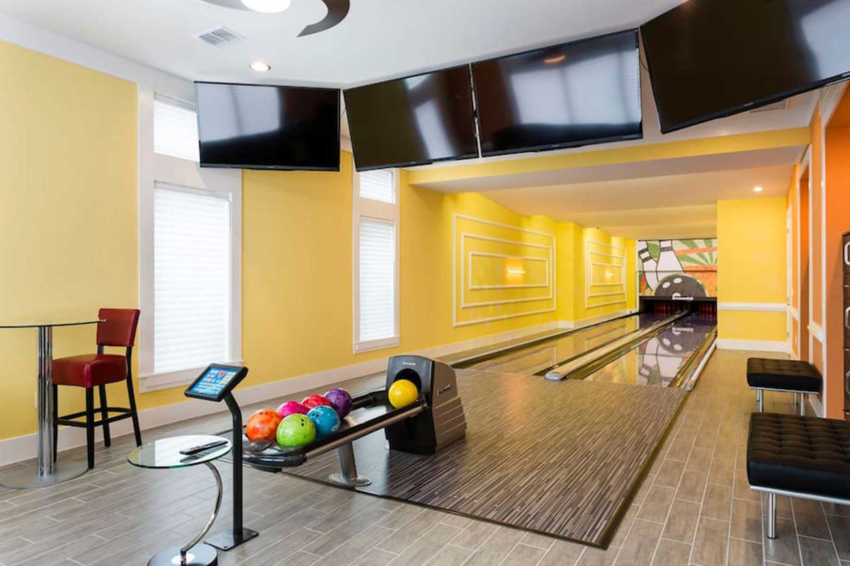Luxury villa with bowling near Orlando