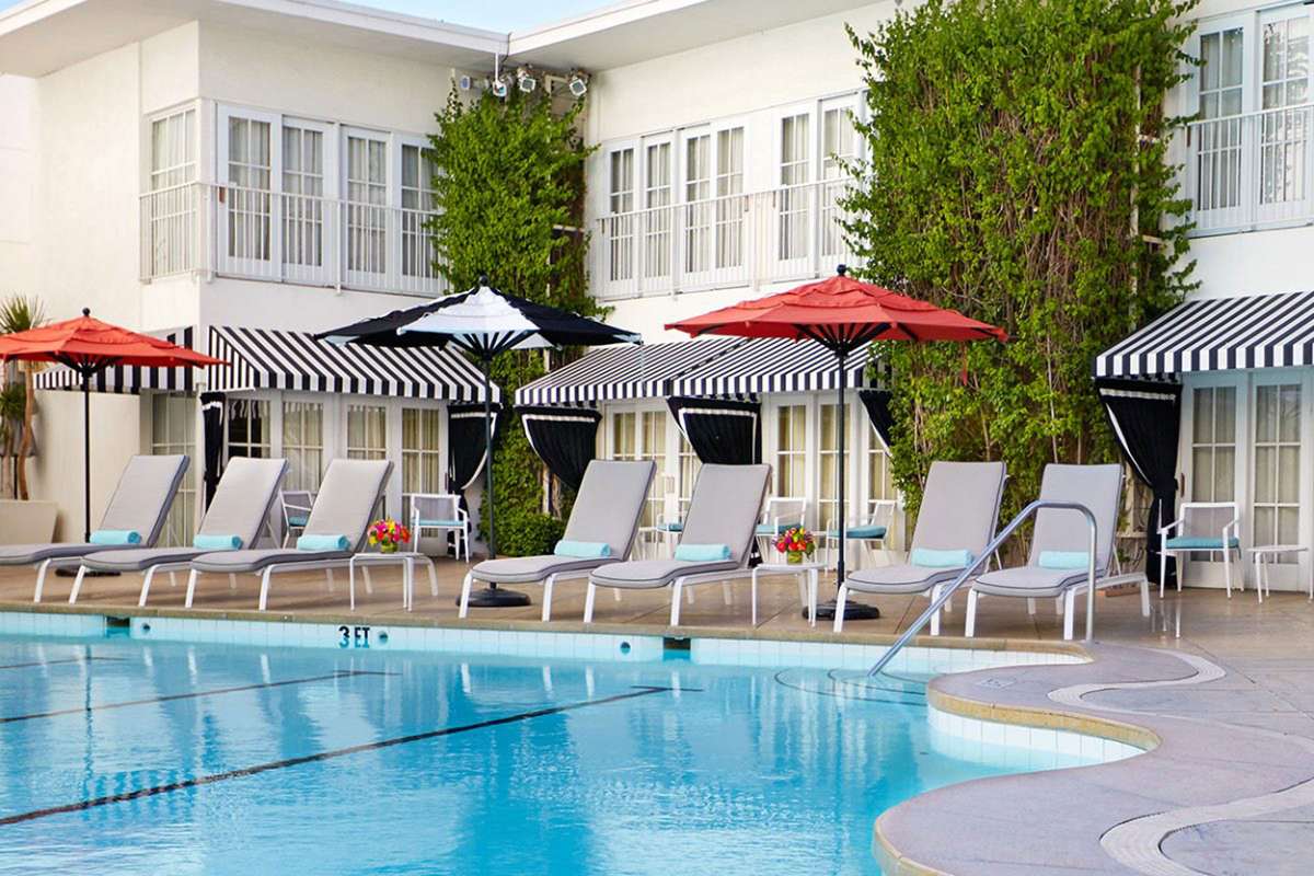 Beverly Hilton hotel pool
