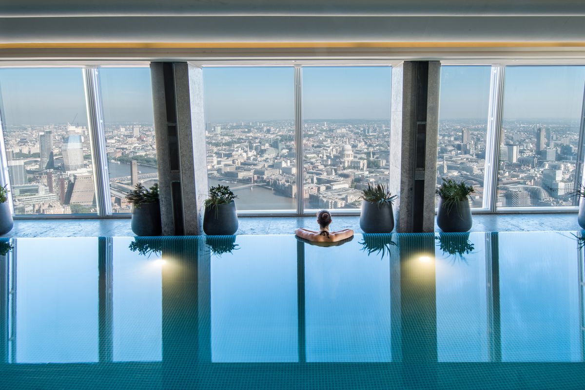 Pool with view of London at Shangri-La At The Shard