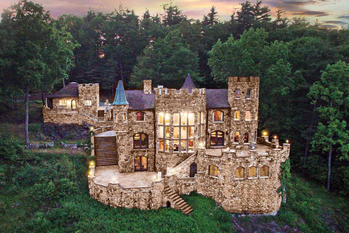 Castle cottage overlooking Lake George in New York