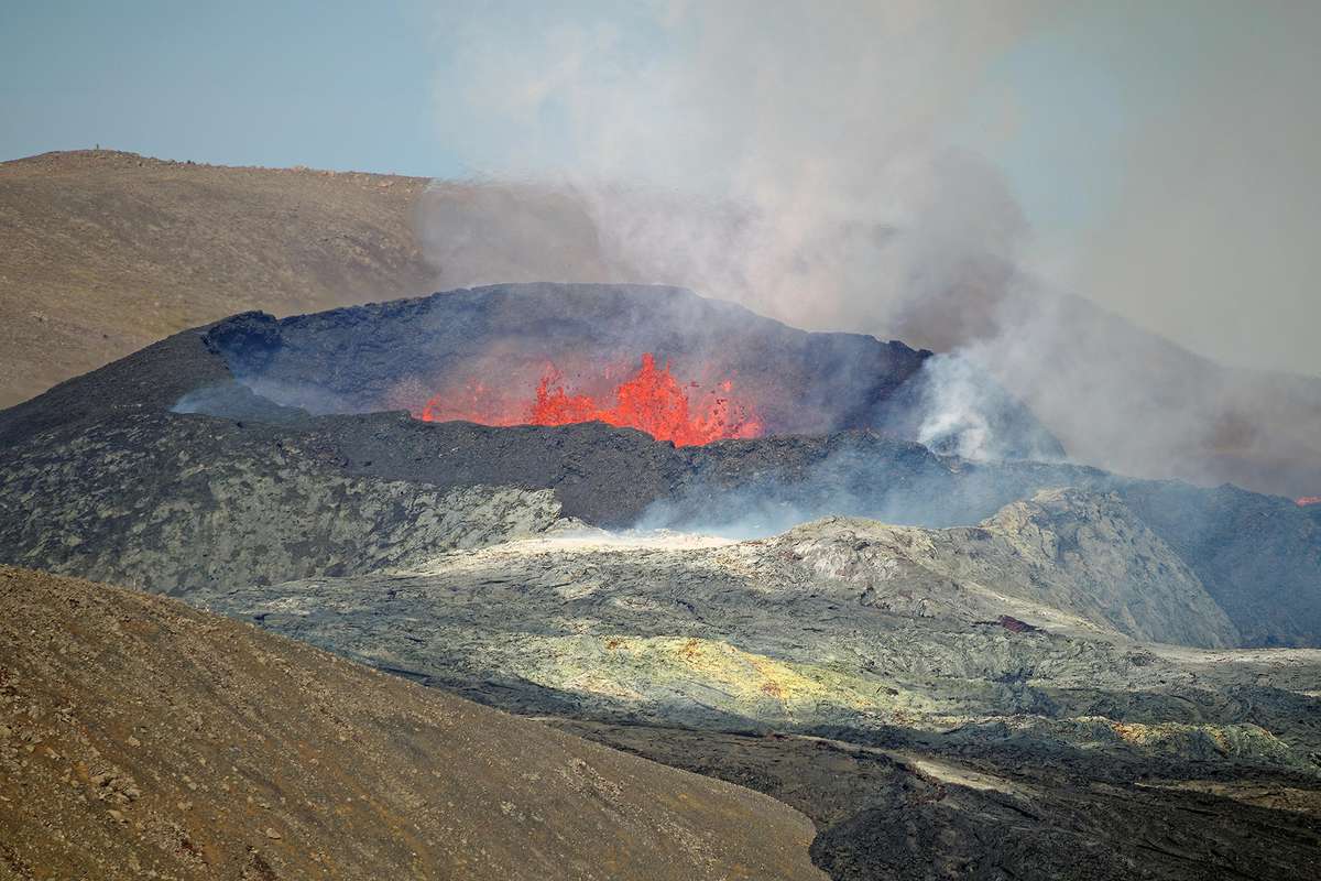 Active volcano with lava fountains, volcanic crater, Fagradalsfjall, Geldingadalir, Reykjanes, Sudurnes, Iceland