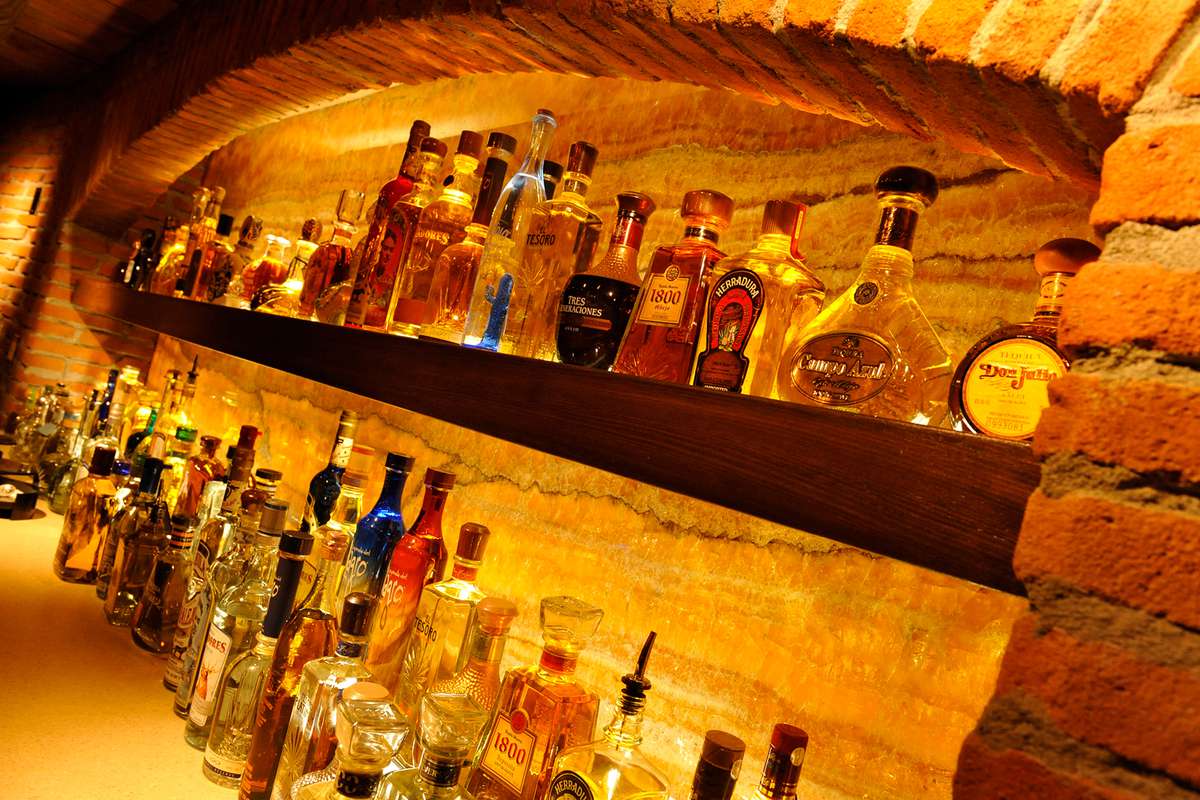 The bar at La Cava del Tequila