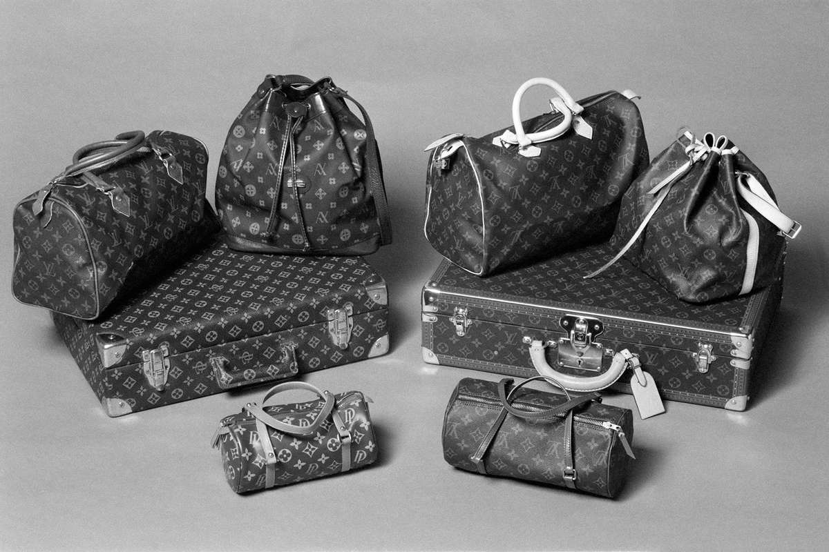 Contrefaçon d'articles de maroquinerie de la marque Louis Vuitton le 18 novembre 1981 à Paris, France.