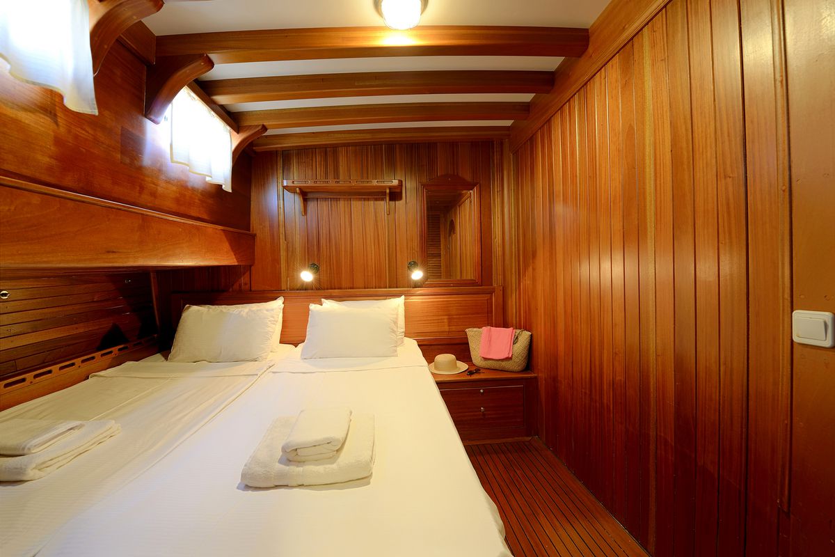 Zephyria Yachting's ship interior and exterior