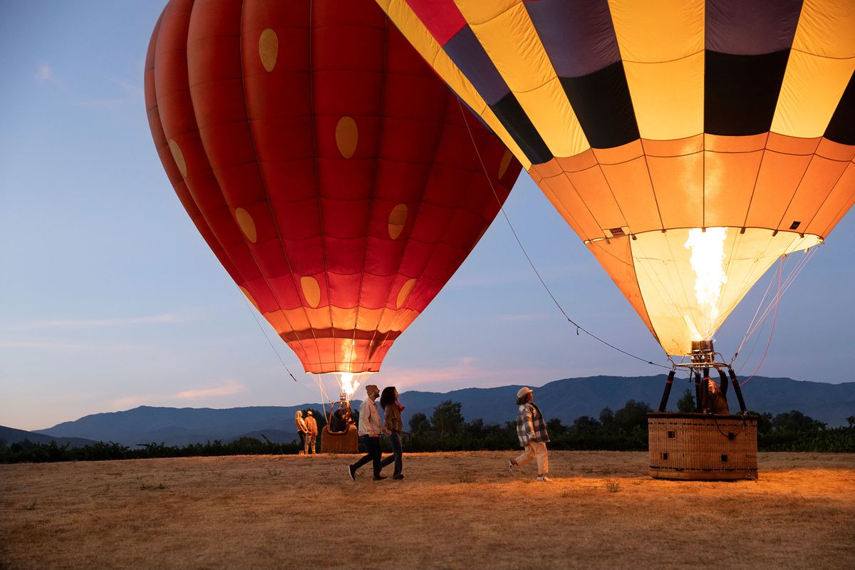 setting up Hot Air Balloons in Temecula Valley