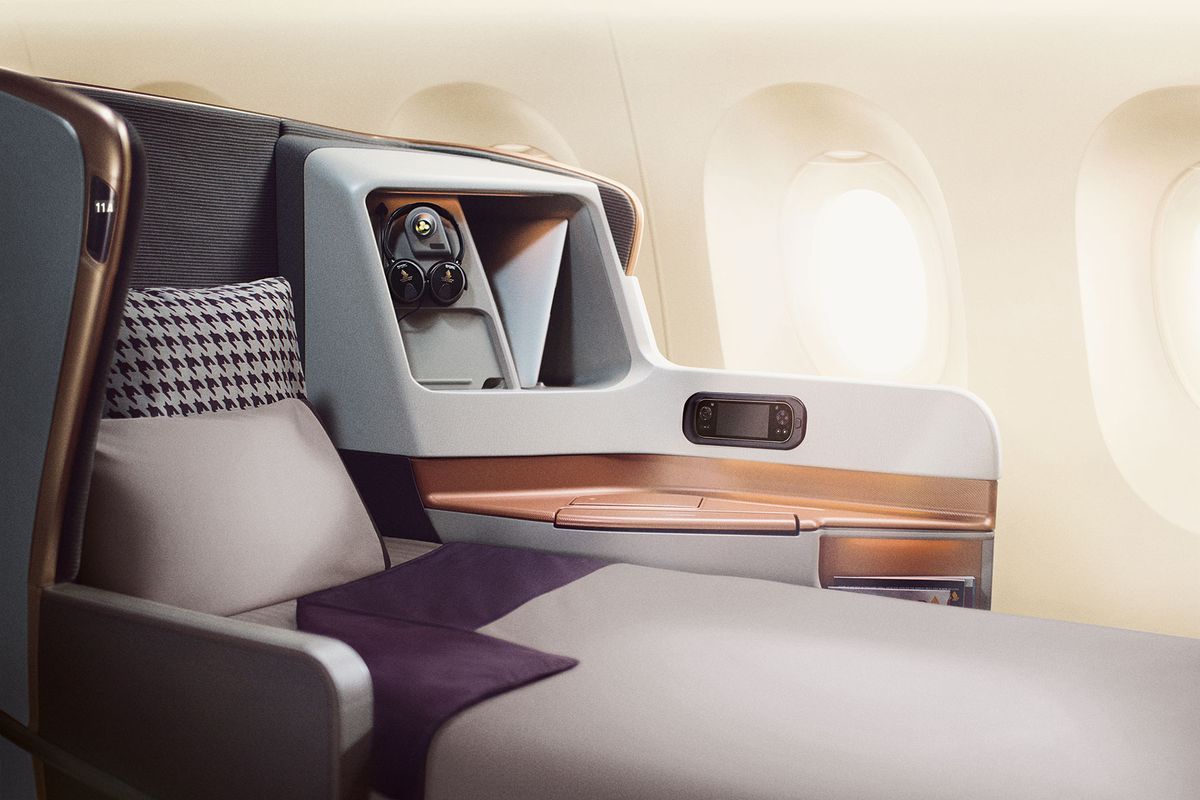 Singapore Airlines Business Class seat that is currently flying from Los Angeles