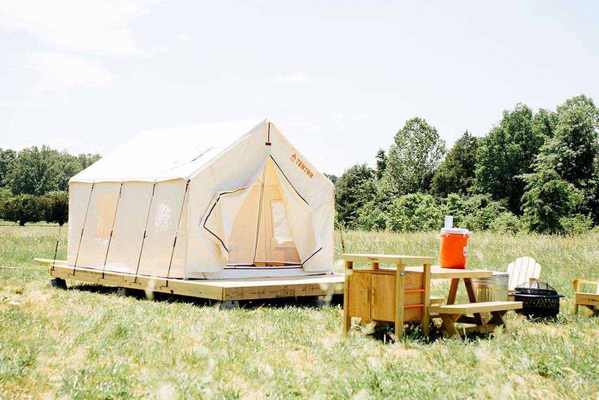 Seven Oaks Lavender Farm in Virginia has clamping tent