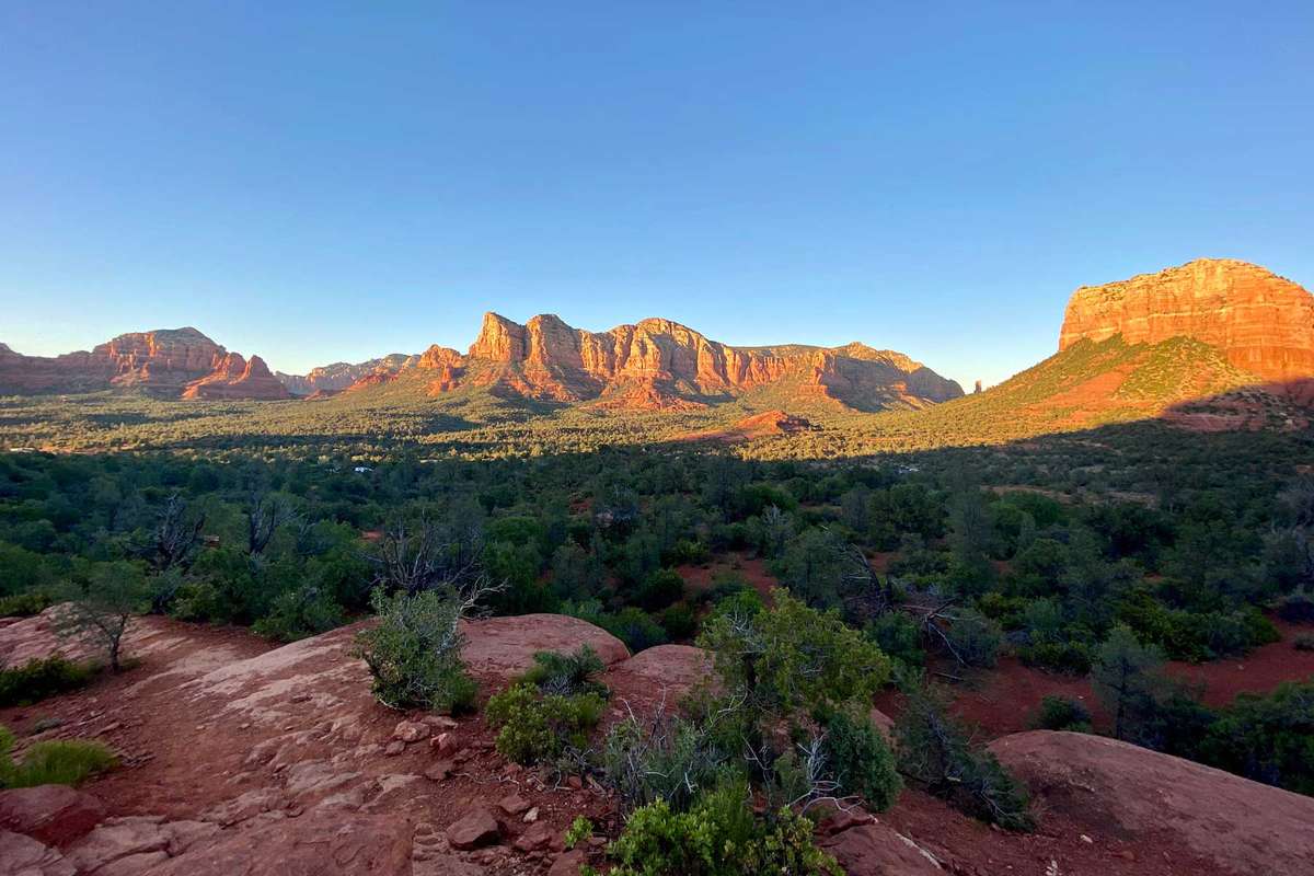 Yavapai Vista Trail is a 0.8 kilometer heavily trafficked out and back trail located near Sedona, Arizona that offers scenic views. The trail is good for all skill levels and primarily used for hiking,