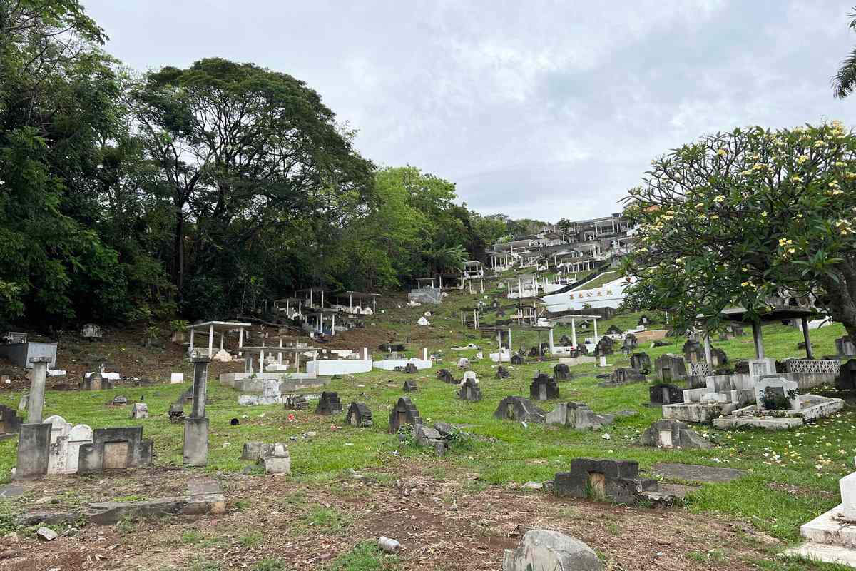 Older section of Arue Chinese Cemetery in Tahiti