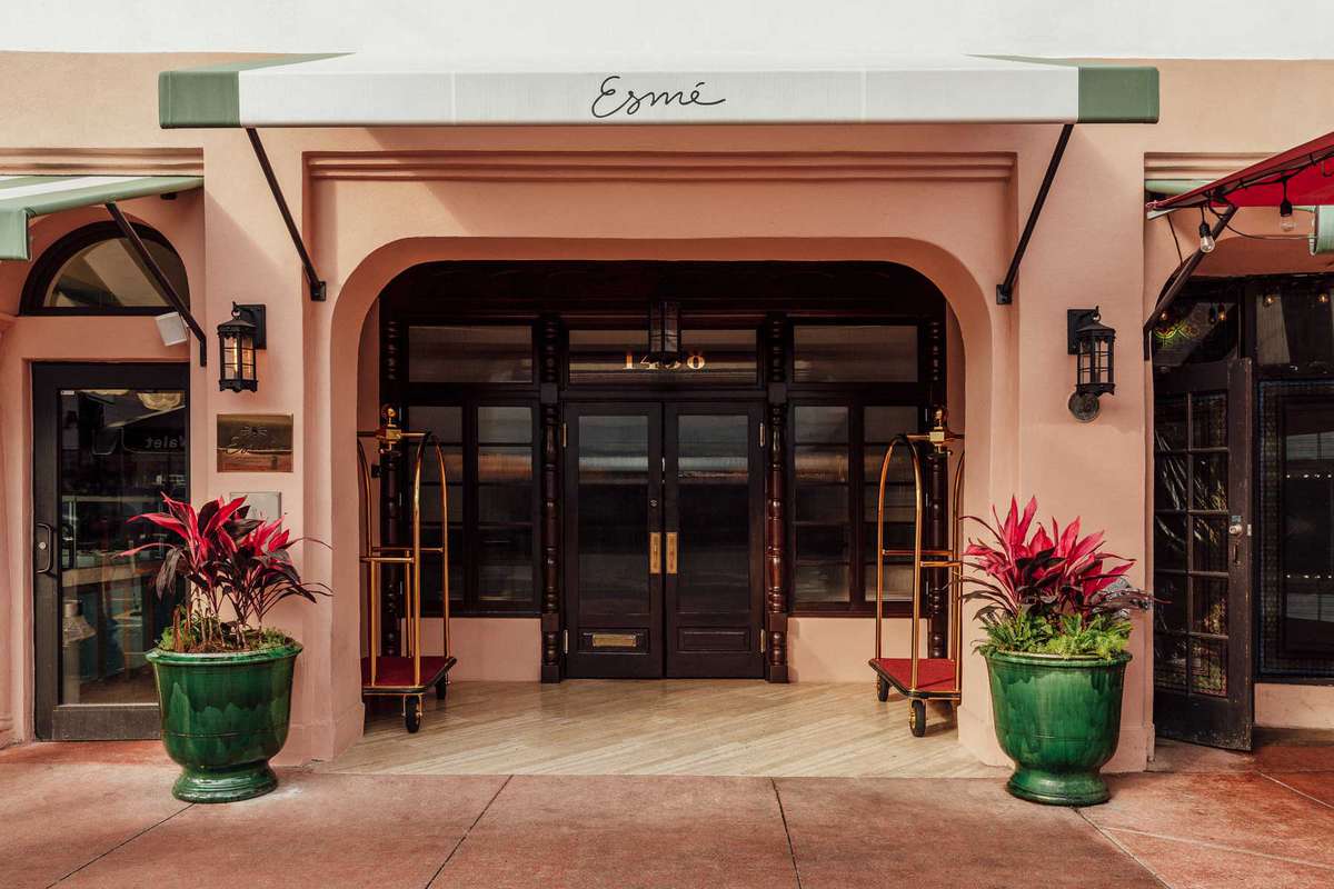 Exterior entry to Esmé Hotel in Miami Beach