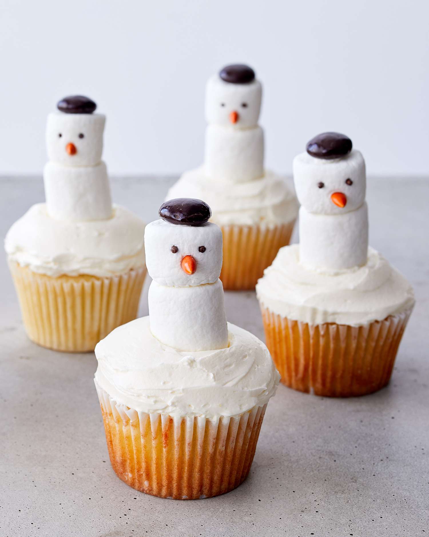 snowman cupcakes with marshmallows