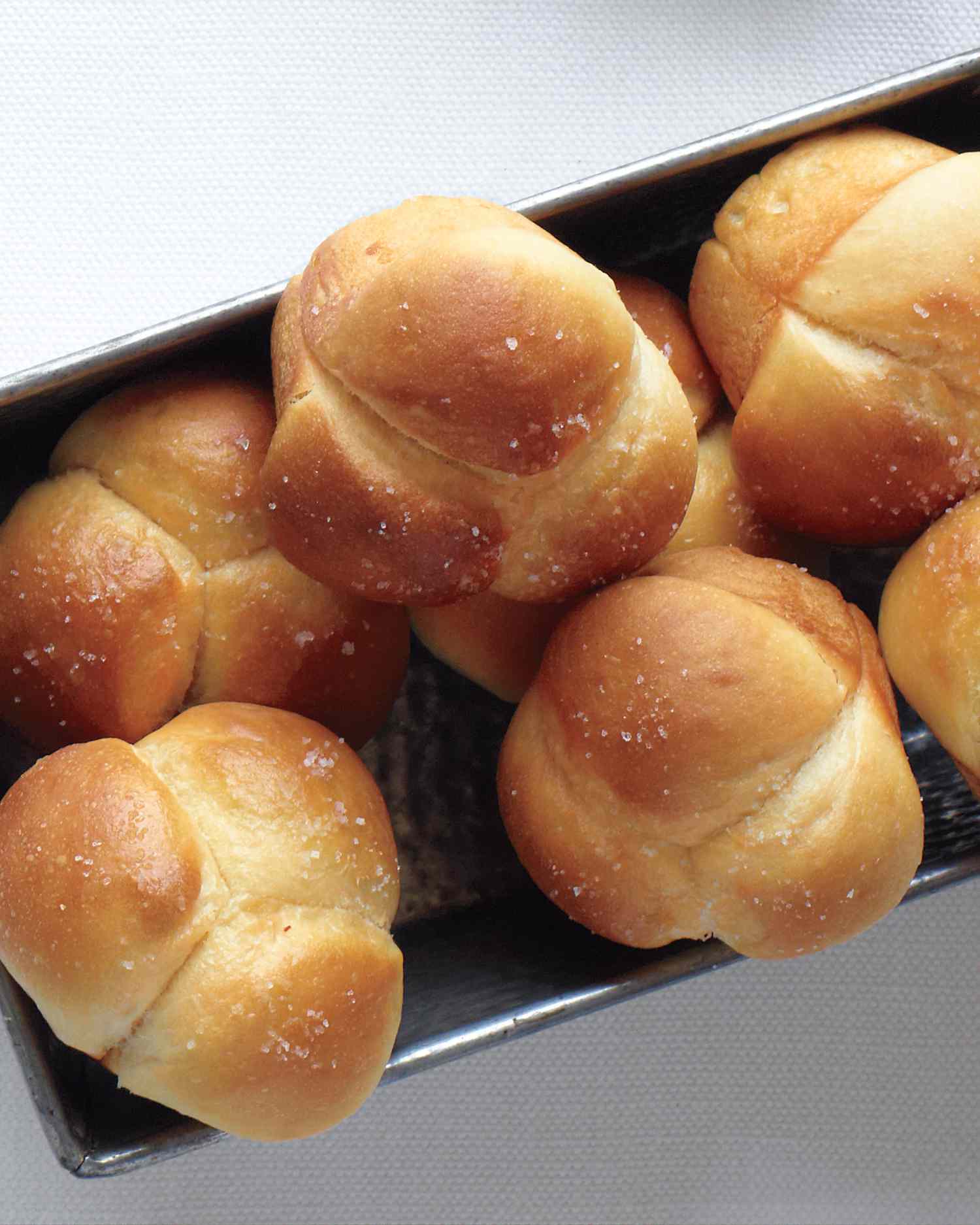 thanksgiving-no-knead-cloverleaf-rolls-med109000.jpg