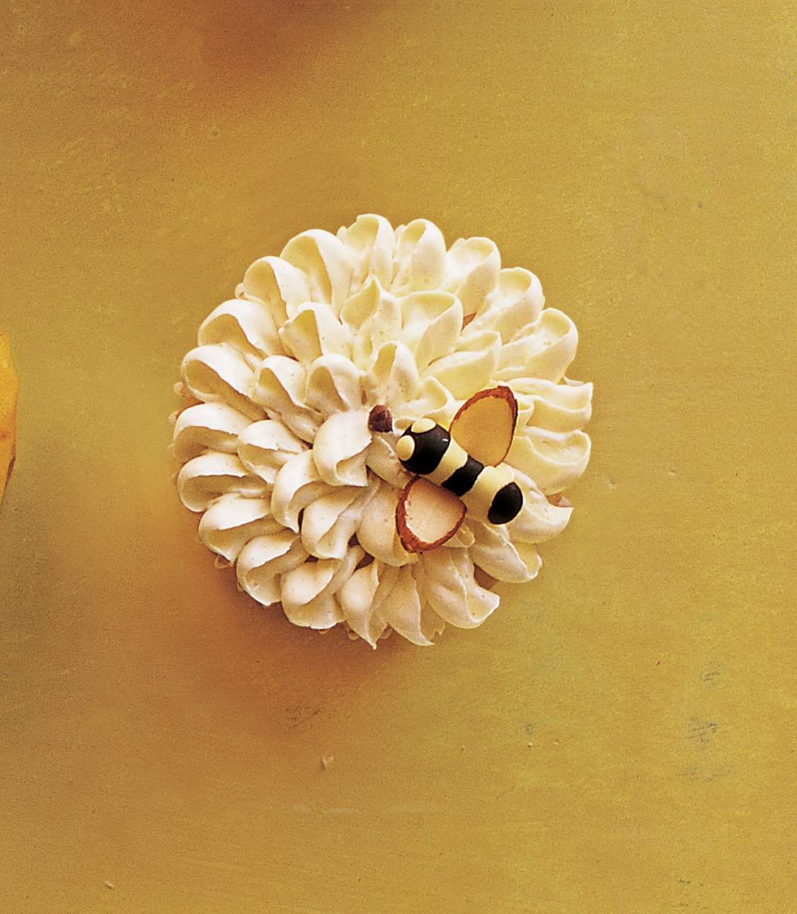 bee on flower cupcake