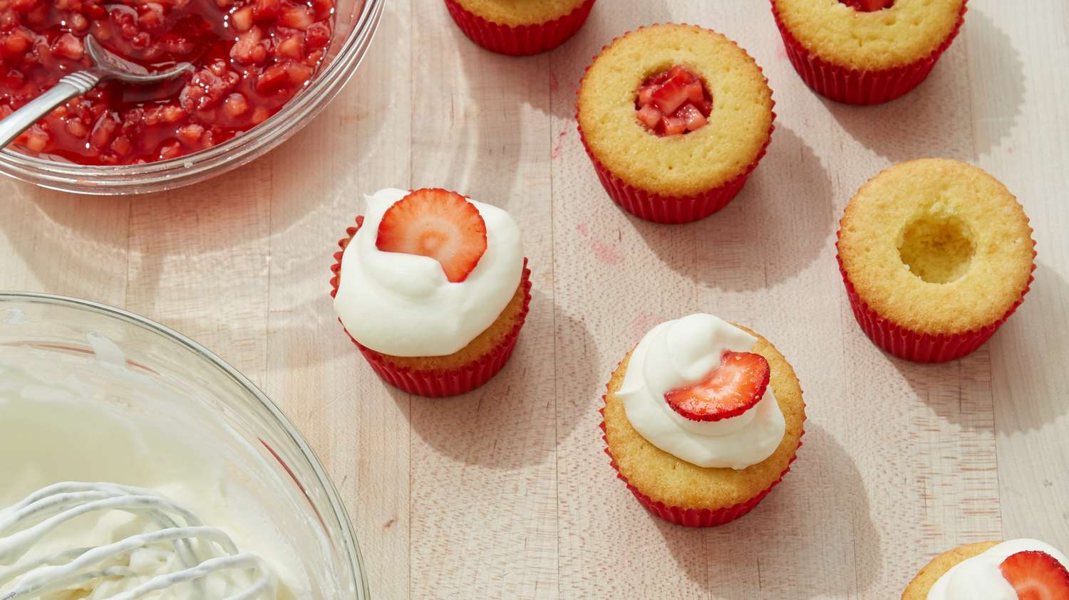 strawberry-cupcakes-3627-d112594.jpg