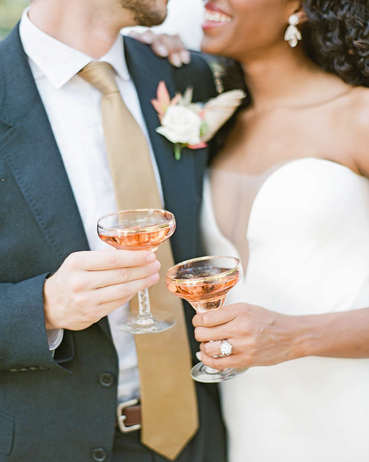 champagne wedding ideas bride and groom toast