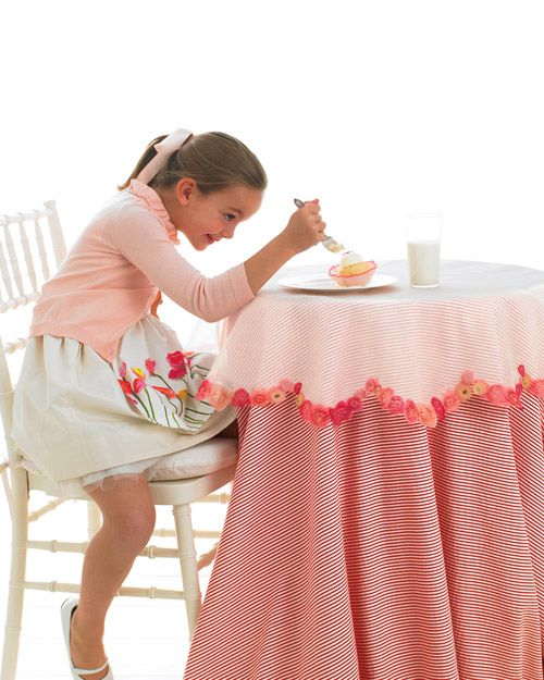 Floral Scalloped Tablecloth
