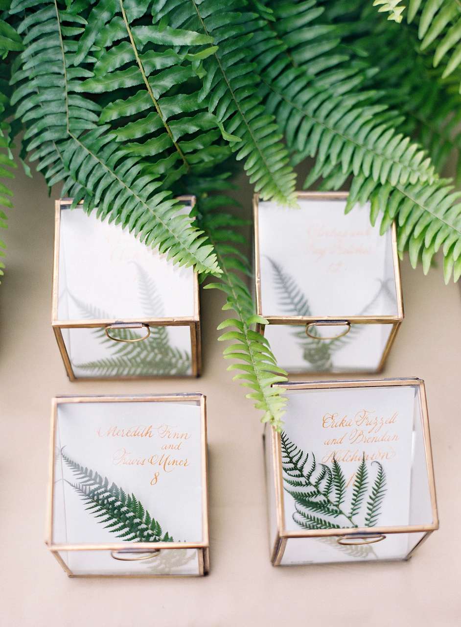 plant wedding favors leaves glass boxes