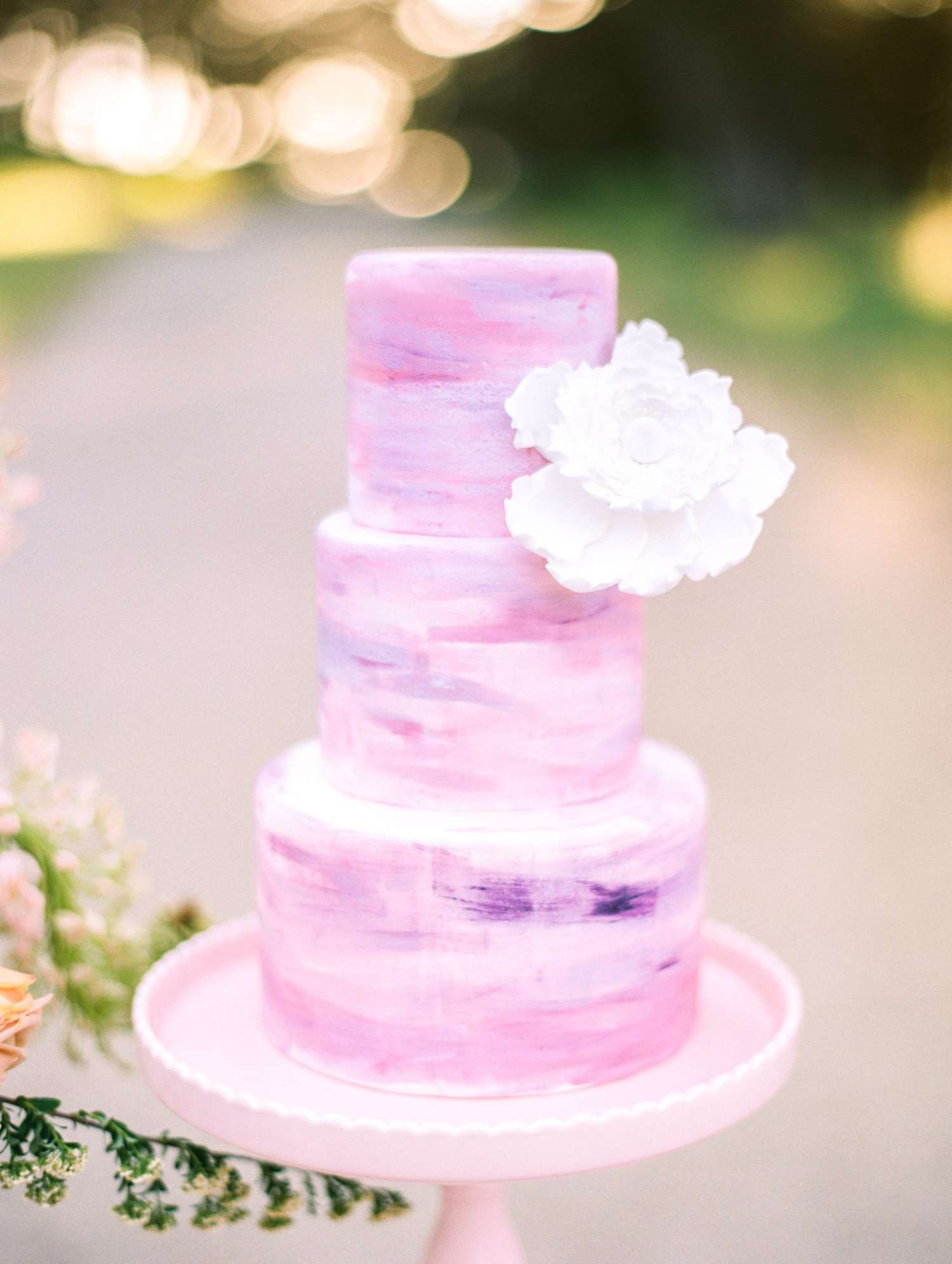 <p>A simple white sugar flower was the perfect addition to this otherwise-bold brushed cake by Ma Petite Maison Cake Design.</p>
                            