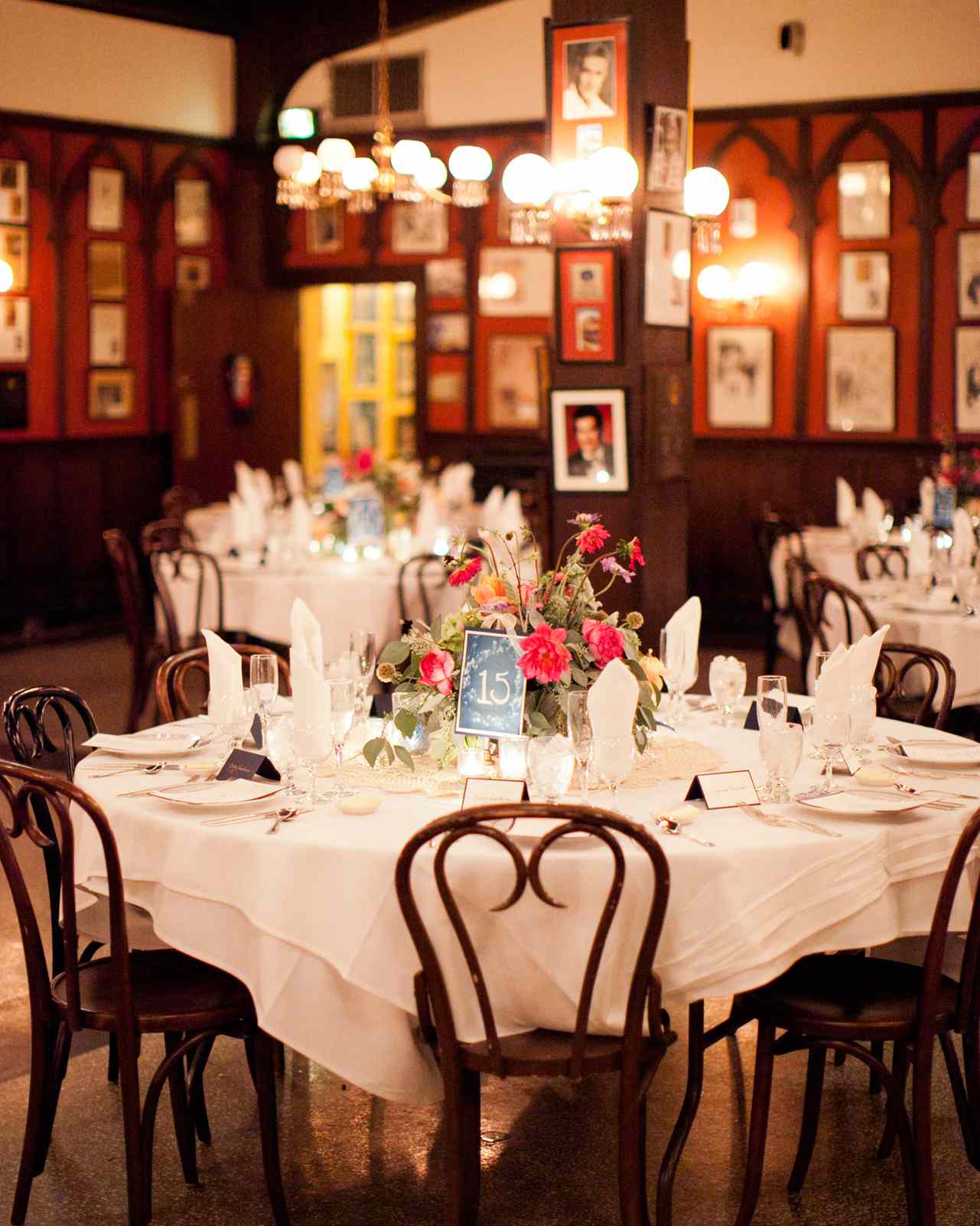 Pros and Cons of a Restaurant Wedding
