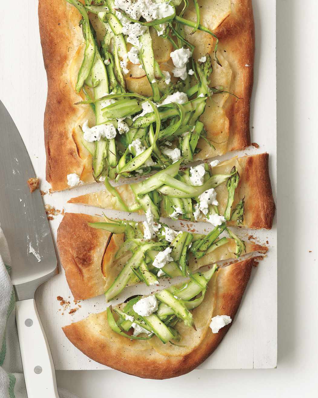 asparagus-potato-flatbread-med108164.jpg
