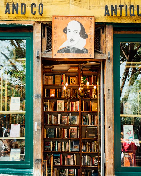 katie-mitchell-photography-where-to-propose-in-paris-shakespeare-co-books-0815.jpg