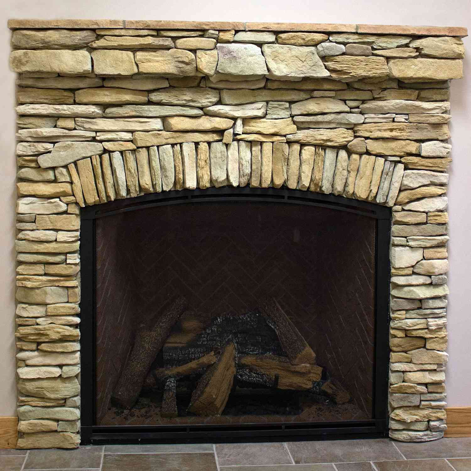 stone-stacked-fireplace-0915.jpg (skyword:188084)