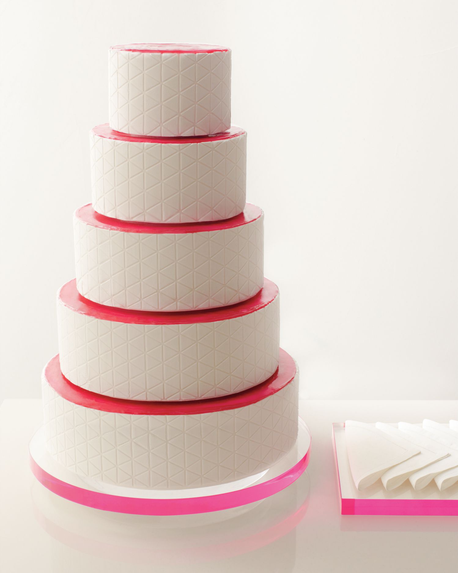 modern-wedding-cake-mwd108277.jpg
