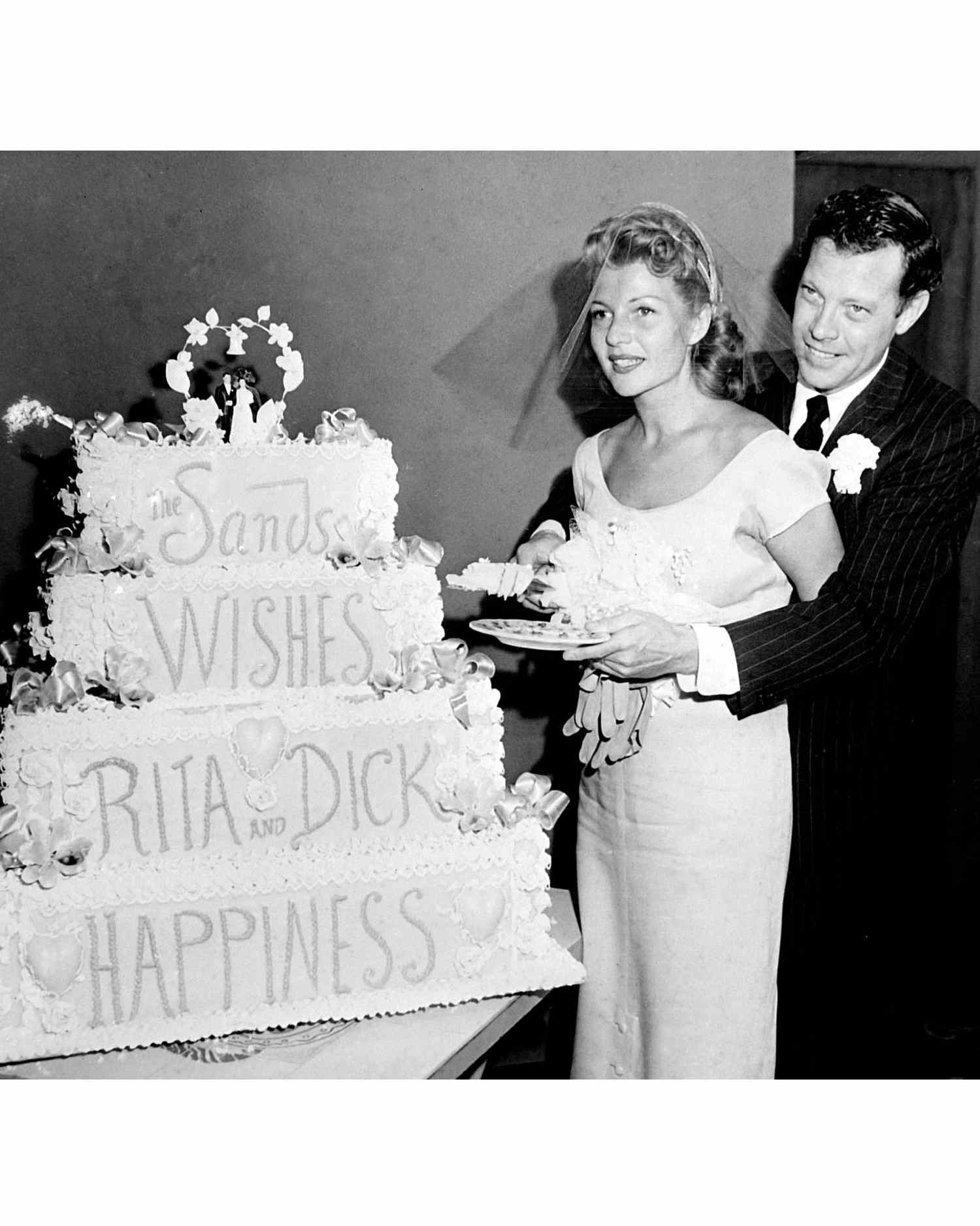 celebrity-vintage-wedding-cakes-rita-hayworth-79043909-1015.jpg