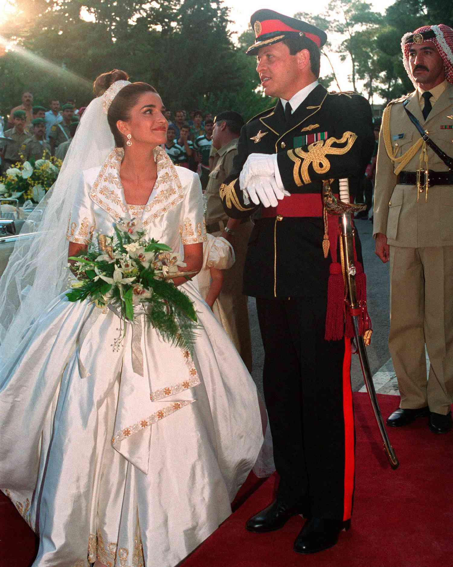 royal-wedding-dress-queen-rania-jordan-51400480-1115.jpg