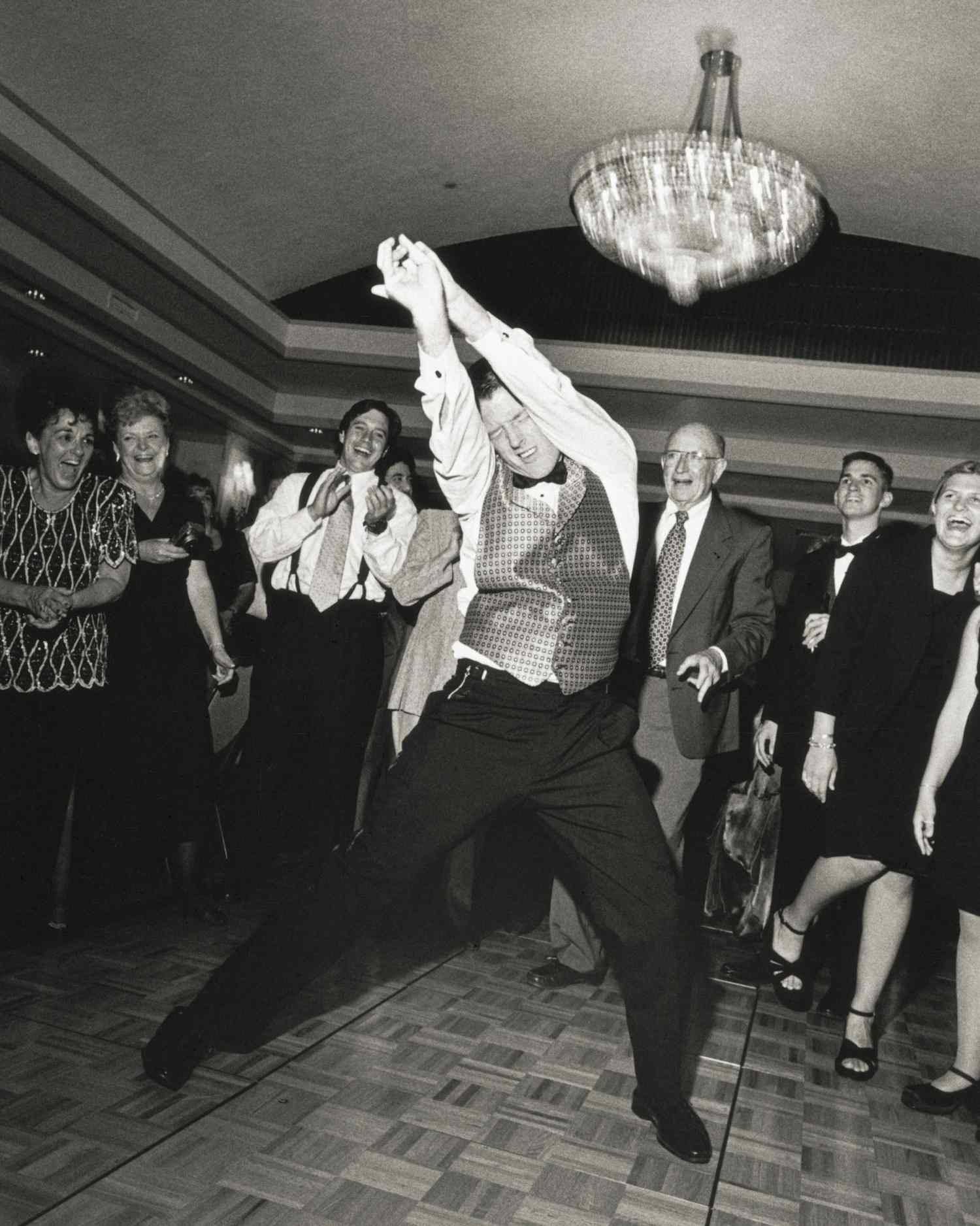 man-dancing-at-wedding-0116.jpg