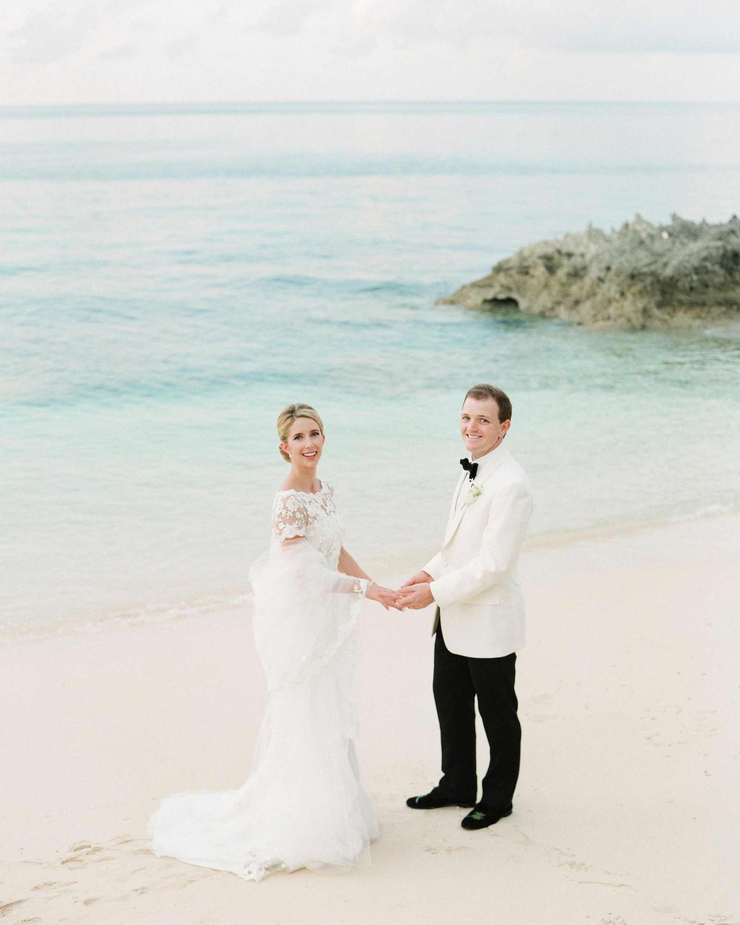 kelsey-casey-real-wedding-bride-and-groom-potrait-on-beach.jpg