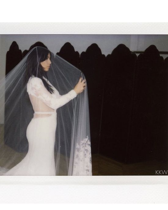 kim-kardashian-wedding-dress-fitting-2-0516.jpg