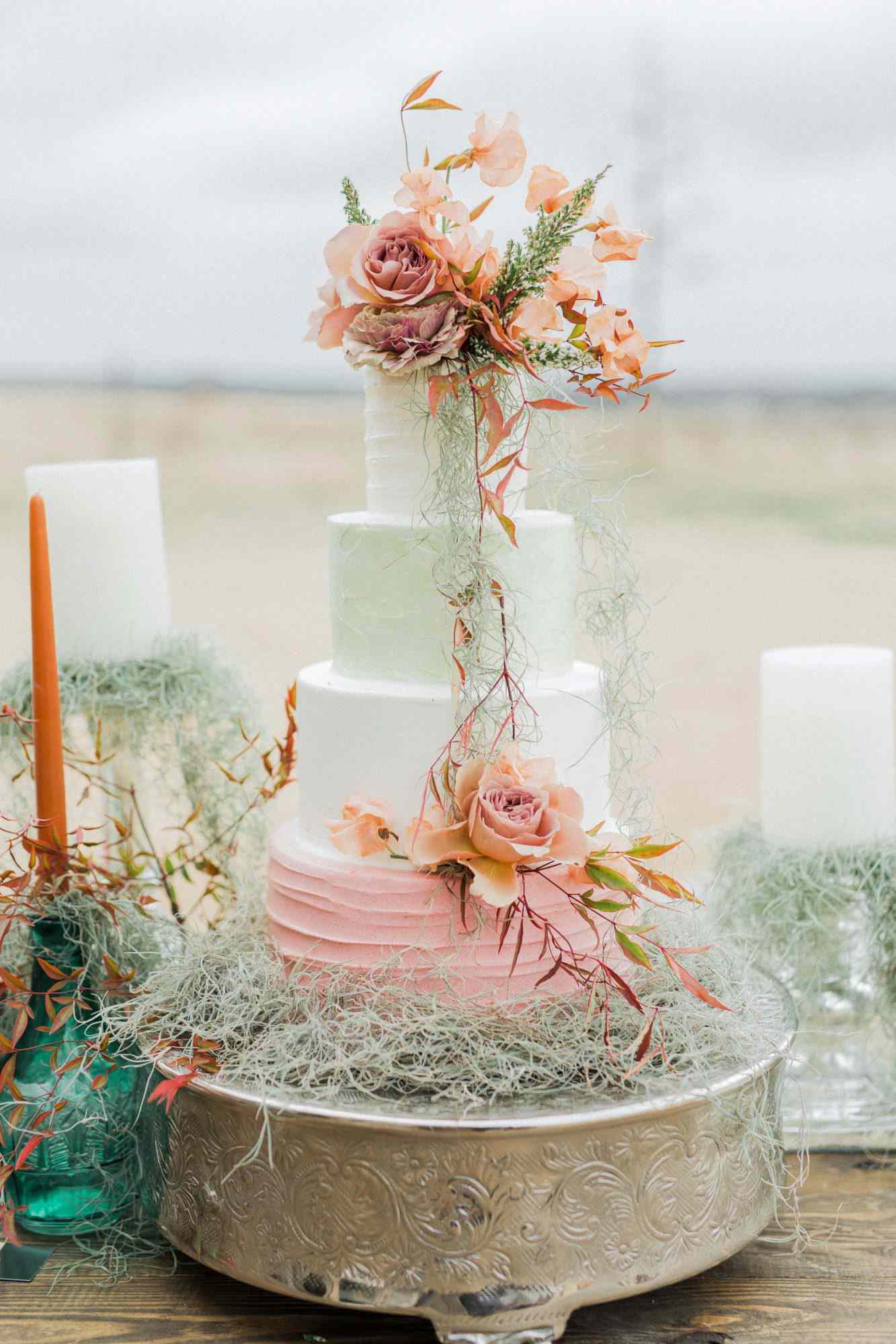 summer wedding cakes pastels