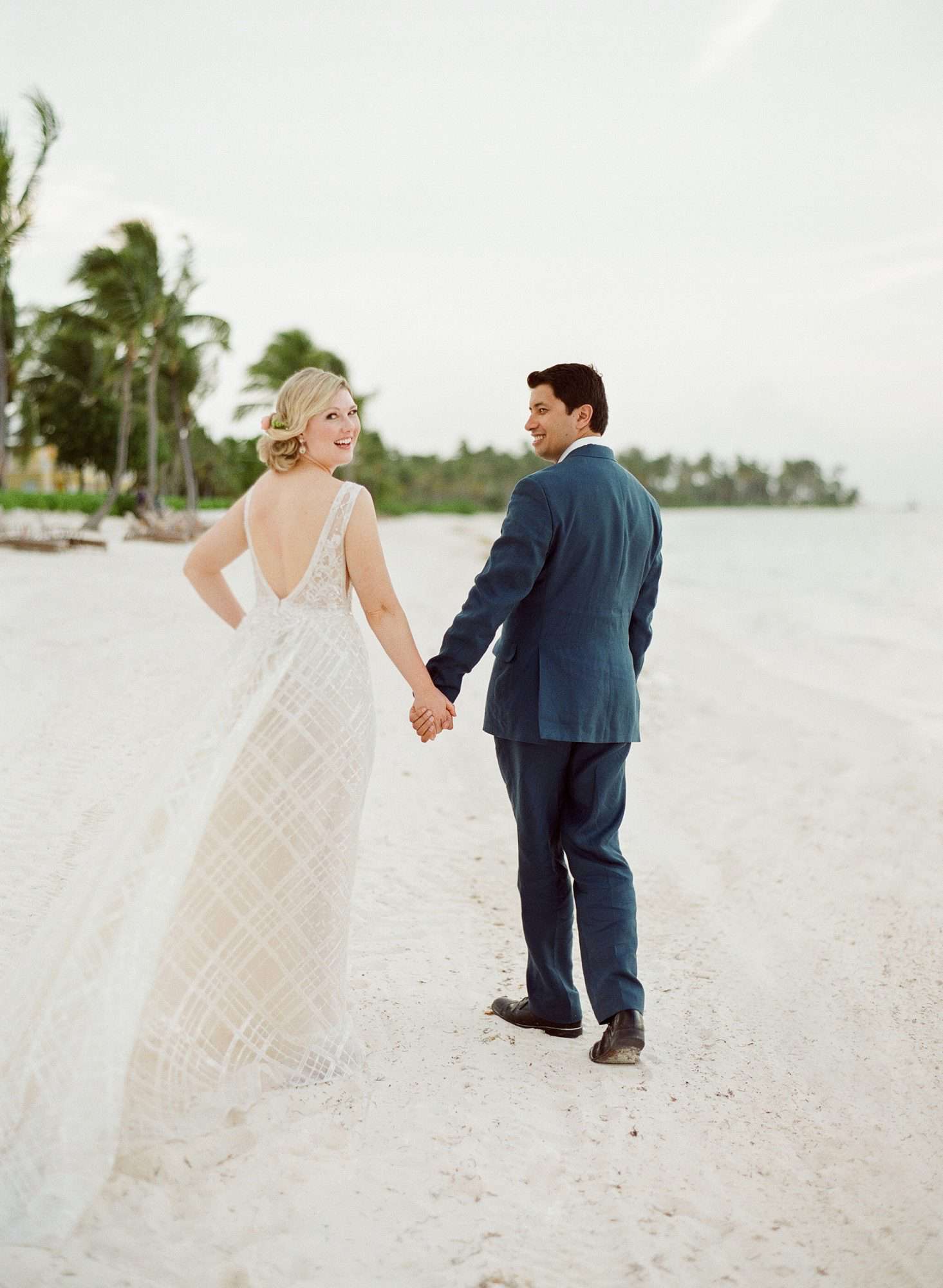 elizabeth sohale wedding dominican republic couple beach